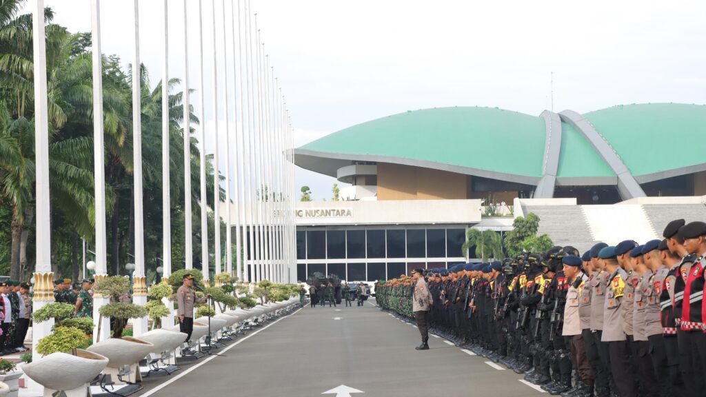 Polri Terjunkan 5.021 Personel, Pastikan Pengamanan Aksi di DPR RI Tanpa Senjata api dan Humanis