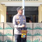 Kapolres Kolaka Bagi-Bagi THR kepada Seluruh Personil