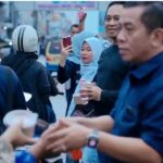 Bupati Karawang Bagikan Tajil dan Dukung UMKM di Karawang Kuliner Malam Ensiutong