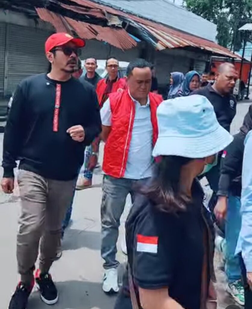 Kang Pipik dan Dr. Rieke Diah Pitaloka Tinjau Harga Sembako di Pasar Johar Karawang