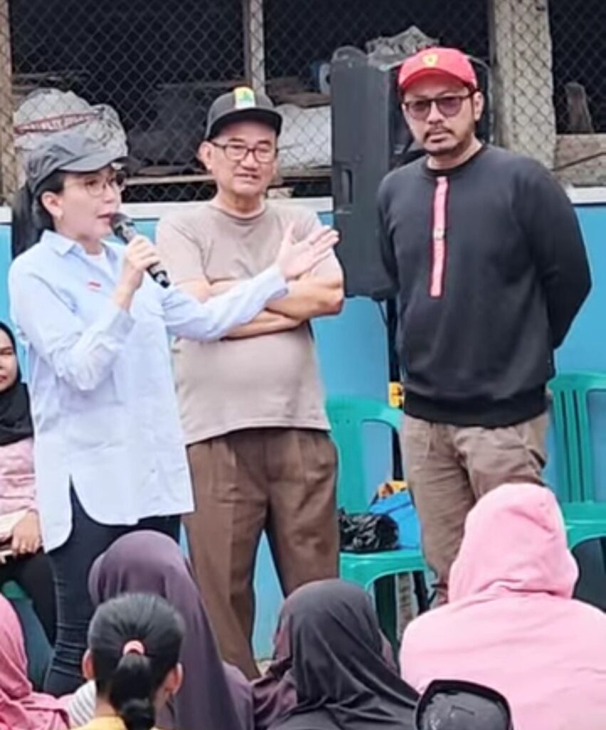 Anggota DPR RI Rieke Diah Pitaloka Berikan Santunan dan Dialog dengan Warga Purwadana, Karawang