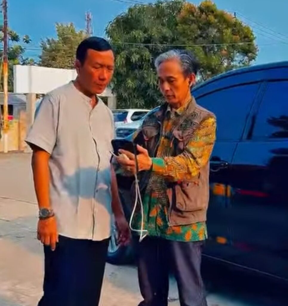 BKPSDM Berbagi Takjil di Desa Karangligar, Tebarkan Berkah Ramadan