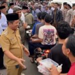Bupati Karawang dan Forkopimda Gelar Tarawih Keliling dan Bagi-Bagi Takjil di Tempuran