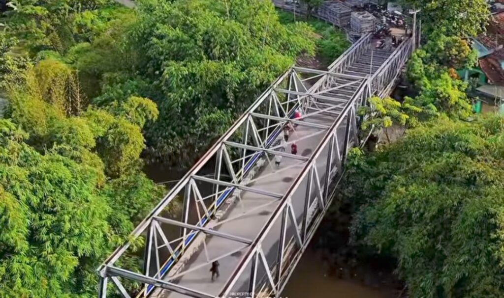 Warga Karawang Selatan Pesimistis Jembatan Bailey Rampung Sebelum Lebaran