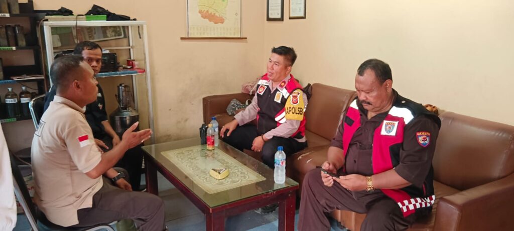 POLSEK PATOKBEUSI DAN JAJARAN LAKUKAN PENGECEKAN KE SPBU DALAM RANGKA ARUS BALIK LEBARAN 2025