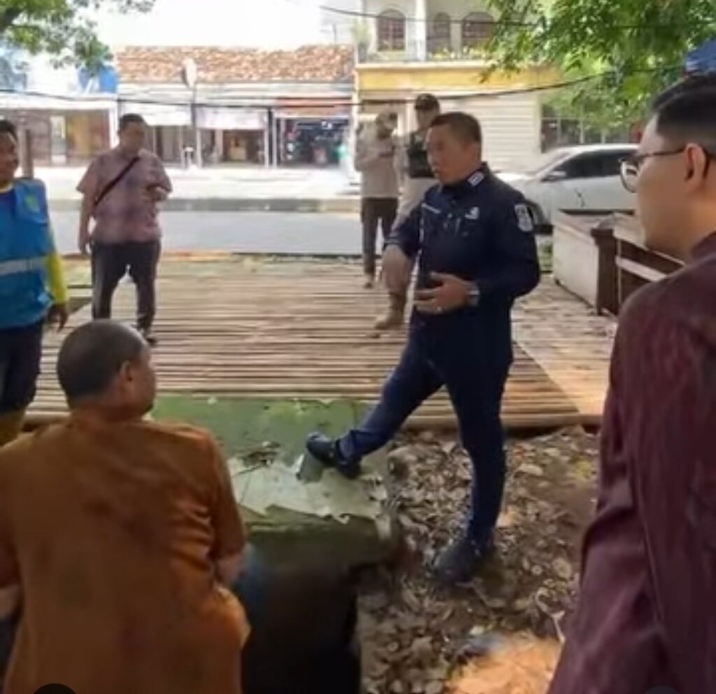Bupati Karawang Tinjau Drainase di Titik Rawan Banjir