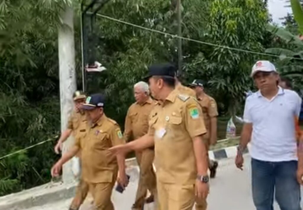Pemkab Karawang Tinjau Tanggul Longsor di Desa Wadas, Siapkan Langkah Cepat Penanganan