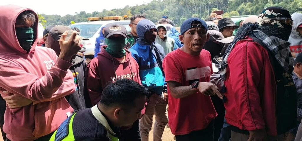 Viral, Preman Ditantang Duel, Ratusan Massa Aksi Solidaritas Tanah Ahliwaris Abdurrabbie Geruduk MBB1 PT Vale Indonesia