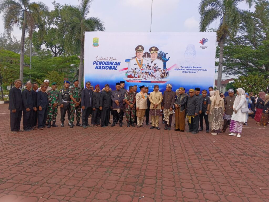 Pemkab Karawang Gelar Upacara Hari Pendidikan Nasional, Bupati Tegaskan Komitmen Peningkatan Mutu Pendidikan