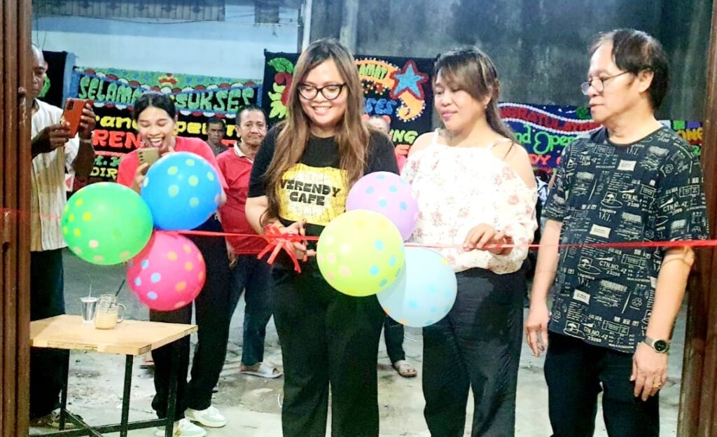 Virendy Cafe Pettarani Resmi Dibuka, Dihadiri Ratusan Pengunjung dan Dibanjiri Karangan Bunga