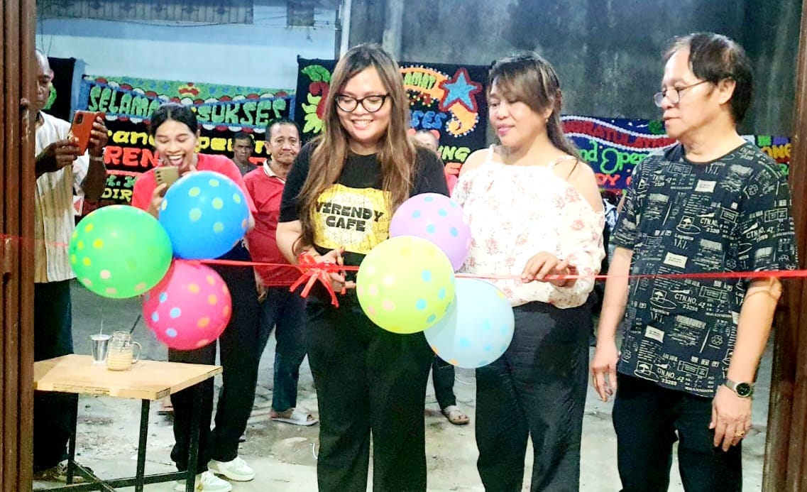 Virendy Cafe Pettarani Resmi Dibuka, Dihadiri Ratusan Pengunjung dan Dibanjiri Karangan Bunga