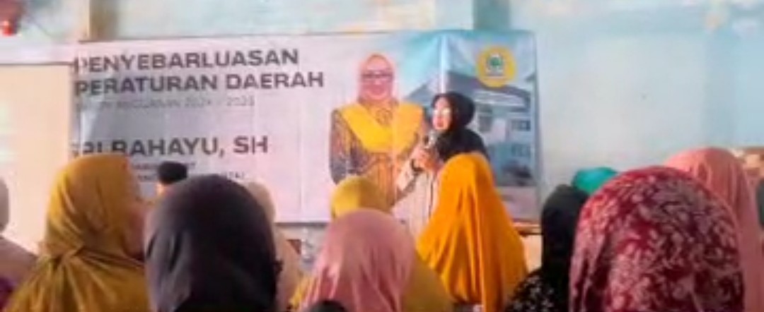 Hj. Sri Rahayu, SH Sosialisasikan Perda Pendidikan No. 5 Tahun 2017 kepada Warga Karawang