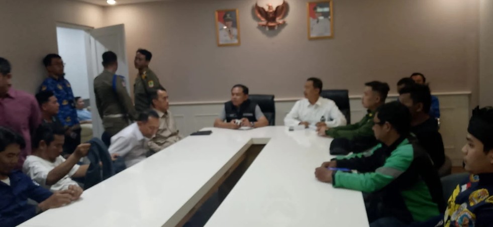 Ribuan Driver Ojol dan Taksi Online Karawang Mogok Massal, Tuntut Revisi Regulasi Tarif
