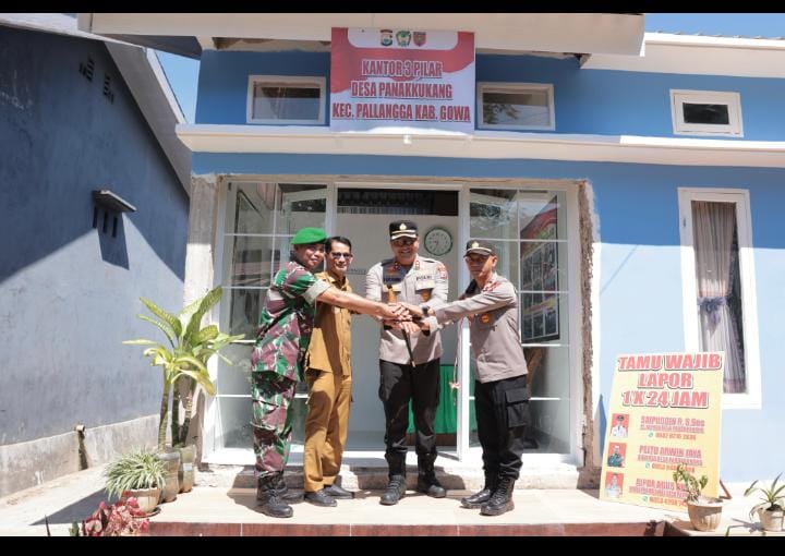 Kapolres Gowa Resmikan Kantor Tiga Pilar di Dusun Kunjungmange, Desa Panakukang