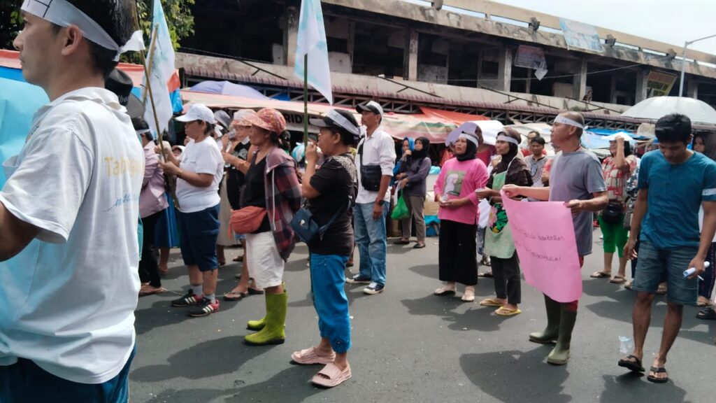 Demo KP2H Lumpuhkan Lalu Lintas di Pasar Horas, Pedagang Kecil Jadi Korban