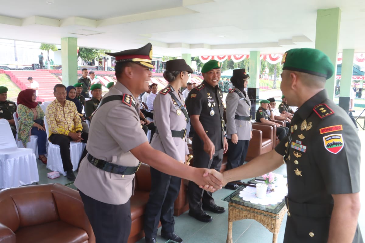 Kapolres Simalungun Hadiri Upacara Sertijab Komandan Yonif 122/Tombak Sakti, Wujud Sinergitas TNI-Polri