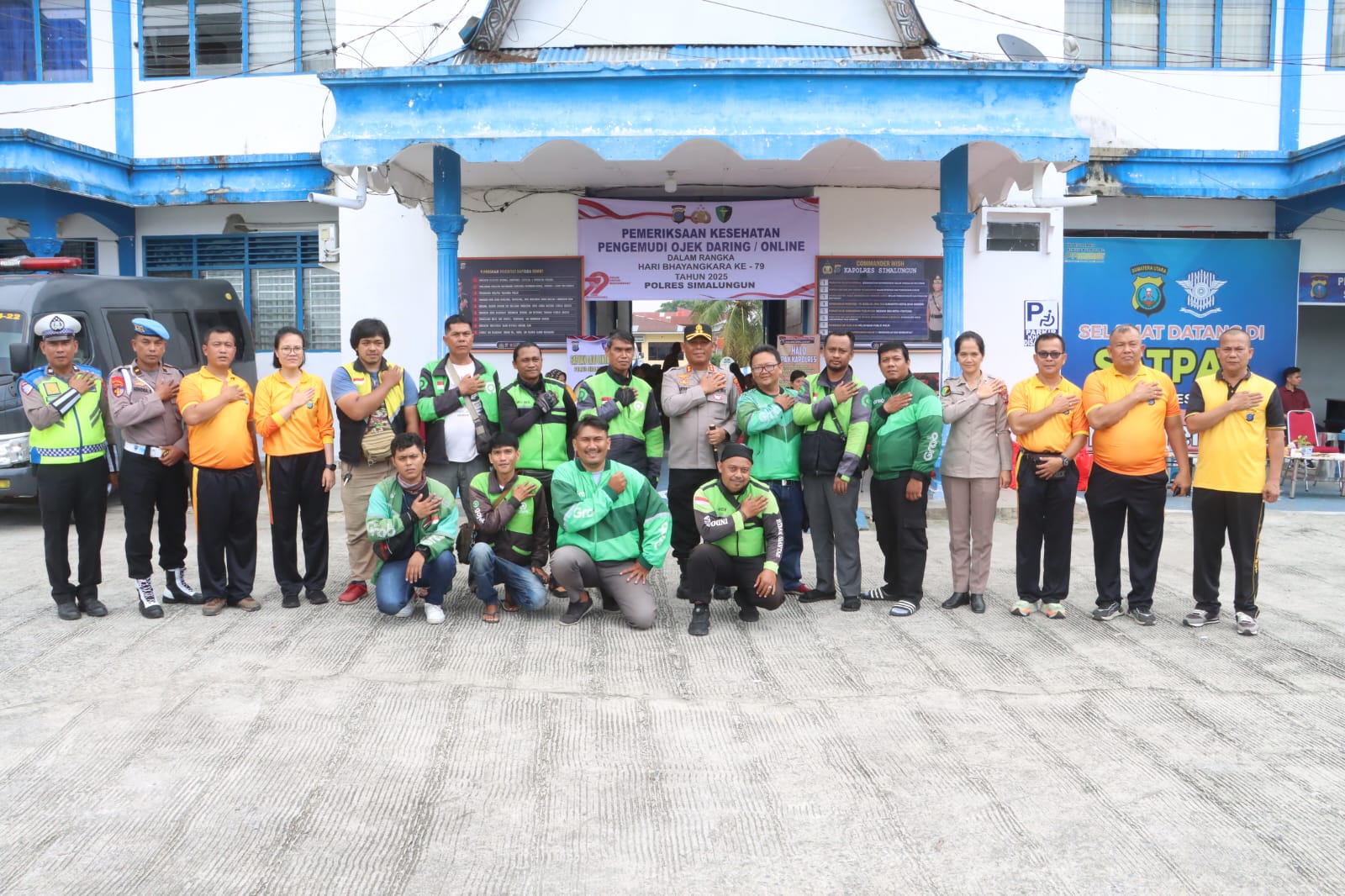 Kapolres Simalungun Gelar Pemeriksaan Kesehatan Gratis Untuk Driver Ojol Dan Lansia Sambut Hut Bhayangkara Ke-79