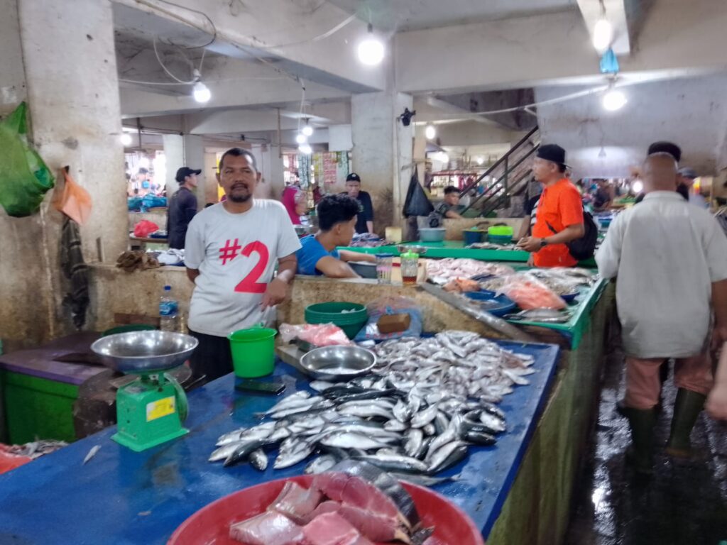 Pasar Sukaramai Ditutup Pagar Besi, Para Pedagang Pasar Mengeluh dan Omset Penjualan Merosot.