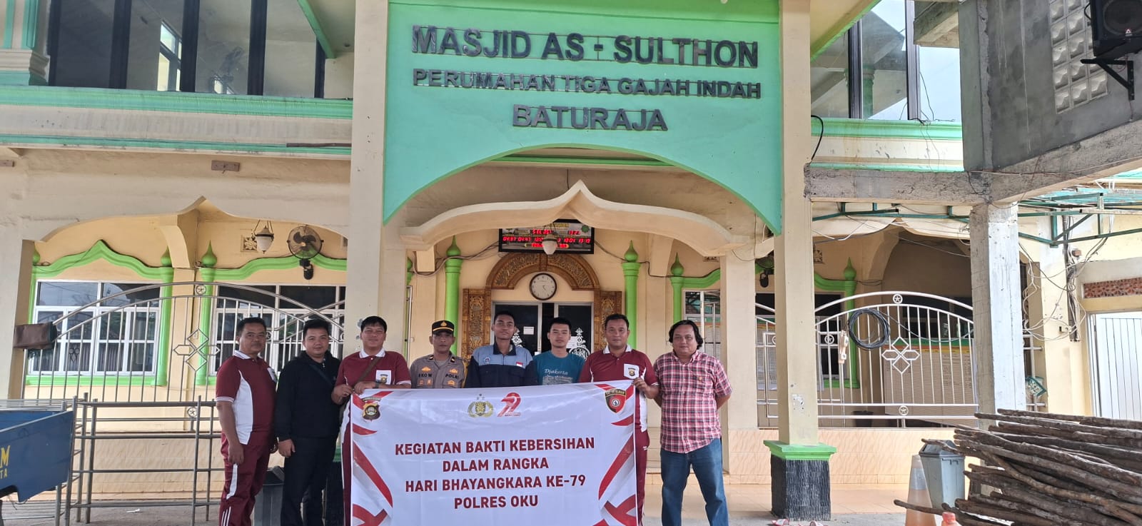 KEGIATAN BAKTI KEBERSIHAN TEMPAT IBADAH SECARA SERENTAK DIWILAYAH POLRES OKU