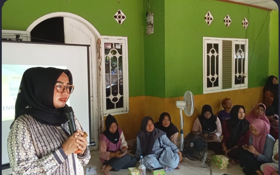 Hj. Sri Rahayu Sosialisasikan Perda Kesehatan di Desa Tirtasari, Karawang
