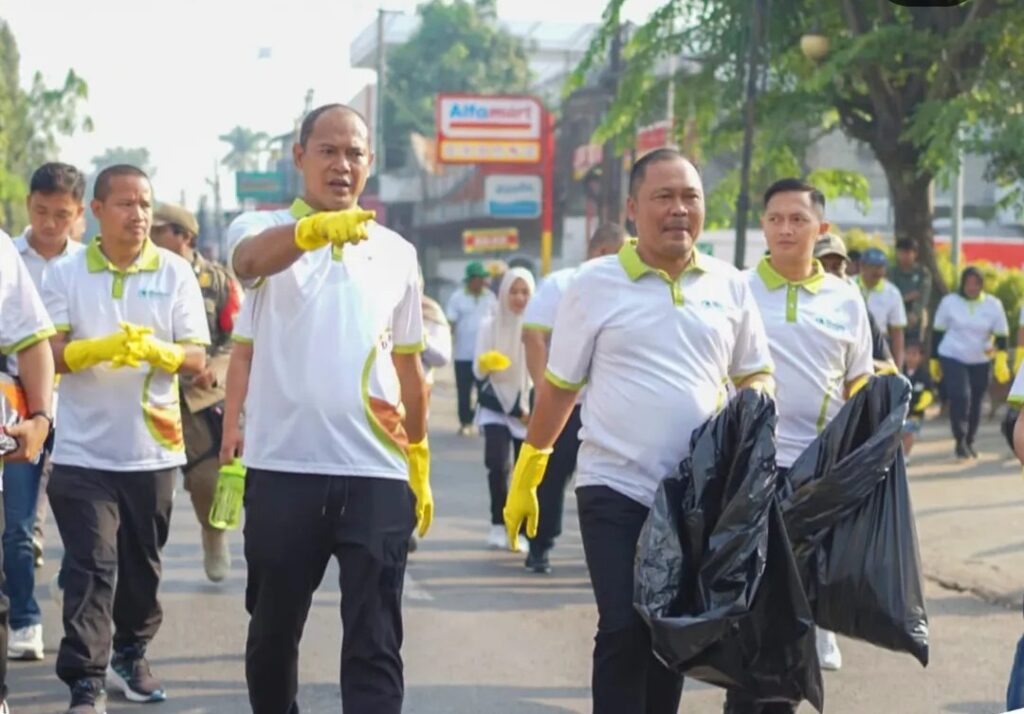 Pemerintah Kabupaten Karawang Gelar Aksi Bersih Sampah Plastik Peringati Hari Lingkungan Hidup Sedunia 2025