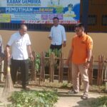 Wujudkan Lingkungan Kerja Bersih, Kades Gedung Negara Gelar Gotong Royong Bersama Perangkat Desa