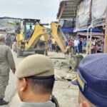 PKL Berjualan Diatas Badan Jalan Pajak baru Tanjung Pura Kabupaten Langkat Ditertibkan.