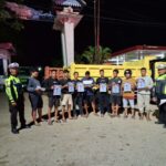 Satuan Lalu Lintas Polres Kolaka Ciptakan Kamseltibcar Lantas Melalui Sosialisasi dan Pembagian Brosur