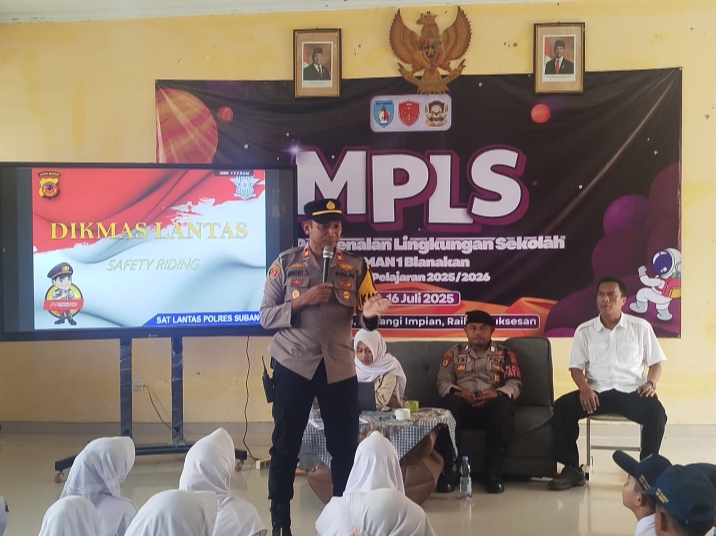 Kapolsek Blanakan Iptu Andri Sugiarto, S.IPM.A.P., Beri Materi MPLS di SMA N 1 Blanakan, Tekankan Pentingnya Menghindari Narkoba Dan Obat Terlarang