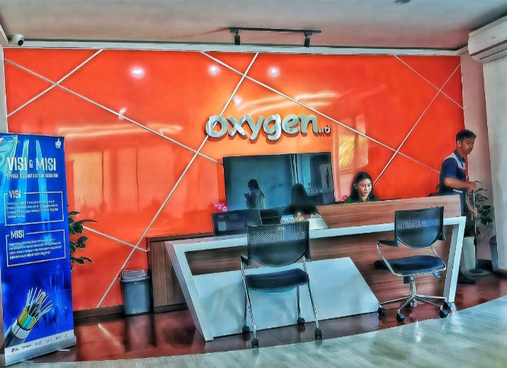 Pemasangan Tiang WiFi Moratelindo Oxygen Tanpa Izin Di Protes Warga RW.02 Pesantren Cirebon, Wartawan di Intimidasi