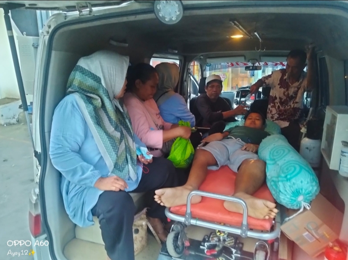 Tegar Rudiyanto (13) Anak Penderita Tumor Asal Desa Muara di Bawa Ke RS. Darmais Jakarta.