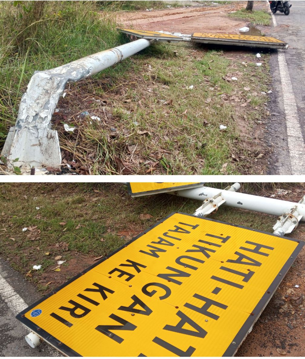 TIANG RAMBU LALU LINTAS TERGULING DI DEPAN PEMAKAMAN BATURAJA, DIDUGA DITABRAK MOBIL BESAR