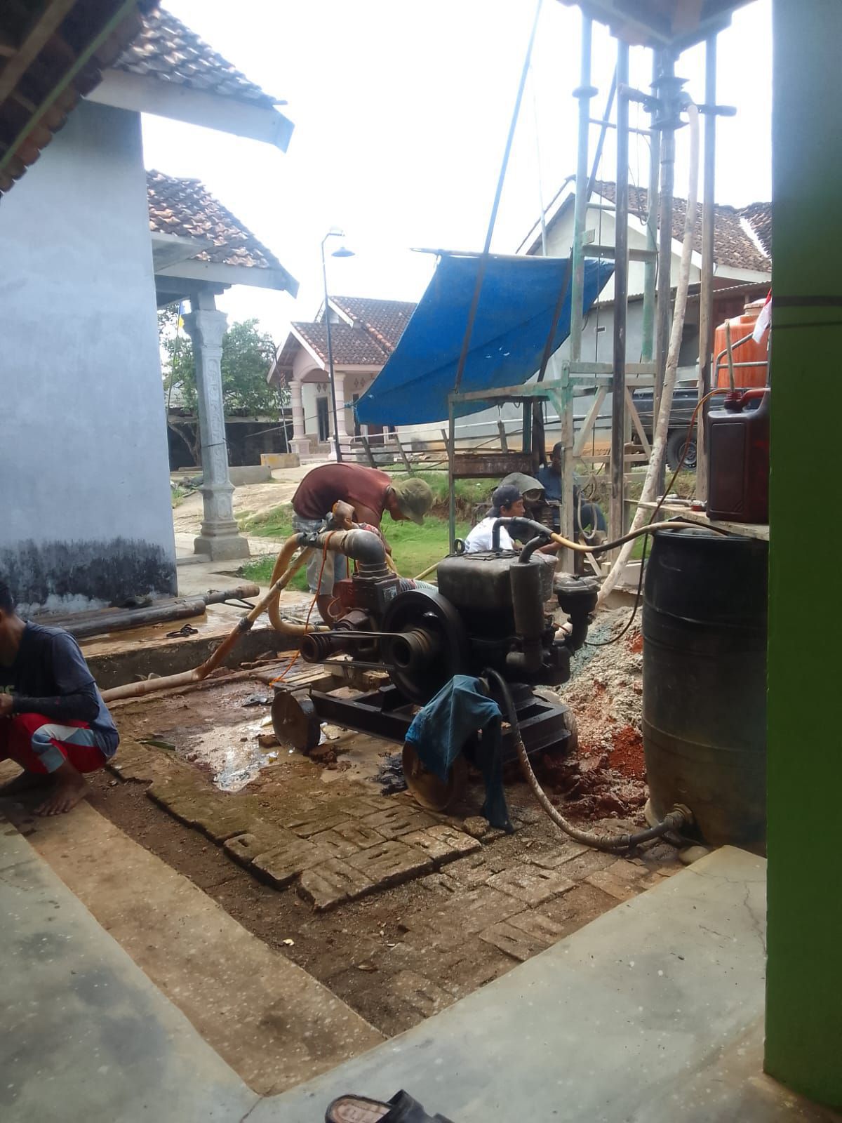 Pemdes Gedung Negara Bangun Sumur Bor untuk Atasi Krisis Air Bersih
