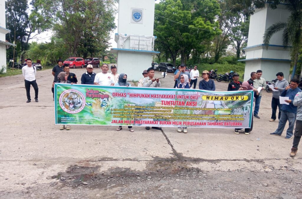 HIMAU OKU Gelar Aksi Damai Tolak Armada Batu Bara Lewati Jalan Umum