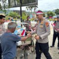 Polres Kolaka Bagikan Bendera Merah Putih, Dipimpin Langsung oleh Kapolres AKBP Yudha Widyatama Nugraha