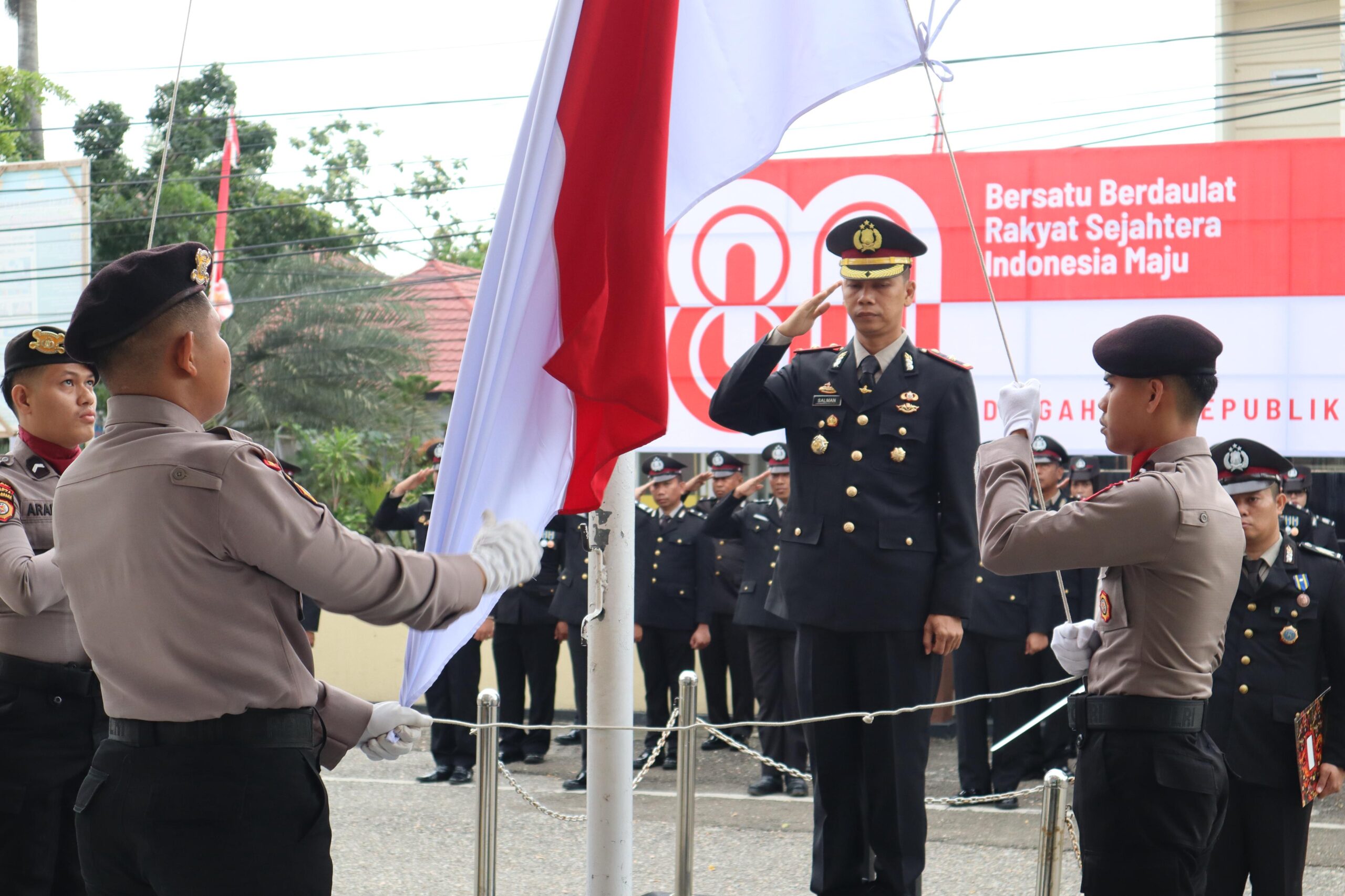 POLRES KOLAKA MELAKSANAAN UPACARA BENDERA DALAM RANGKA DETIK-DETIK PROKLAMASI KEMERDEKAAN RI KE 80 TAHUN 2025