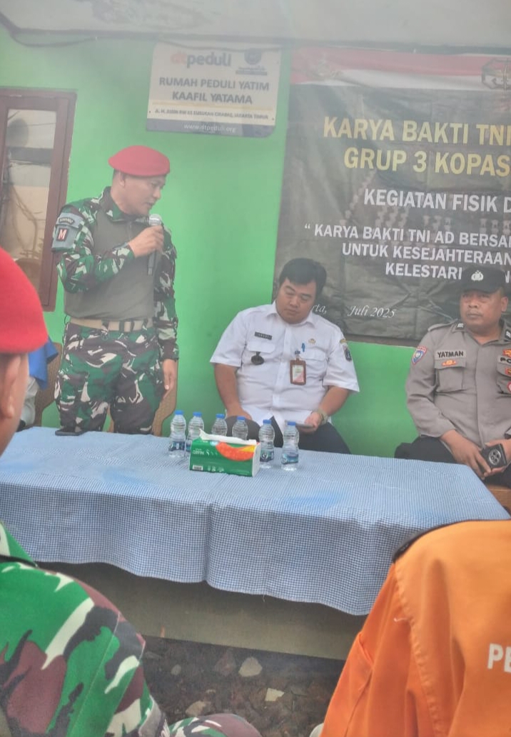 TNI Satnonkowil grup 3 Kopassus Bersama Lurah Susukan Dan DPC LSM ELANG MAS Jakarta Timur Gelar Acara Karya Bhakti.