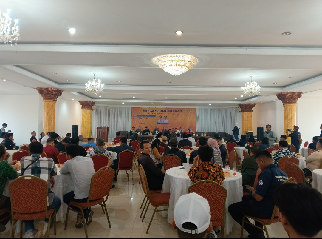 Karawang Dilanda Paradoks: Pusat Industri, Lautan Pengangguran
