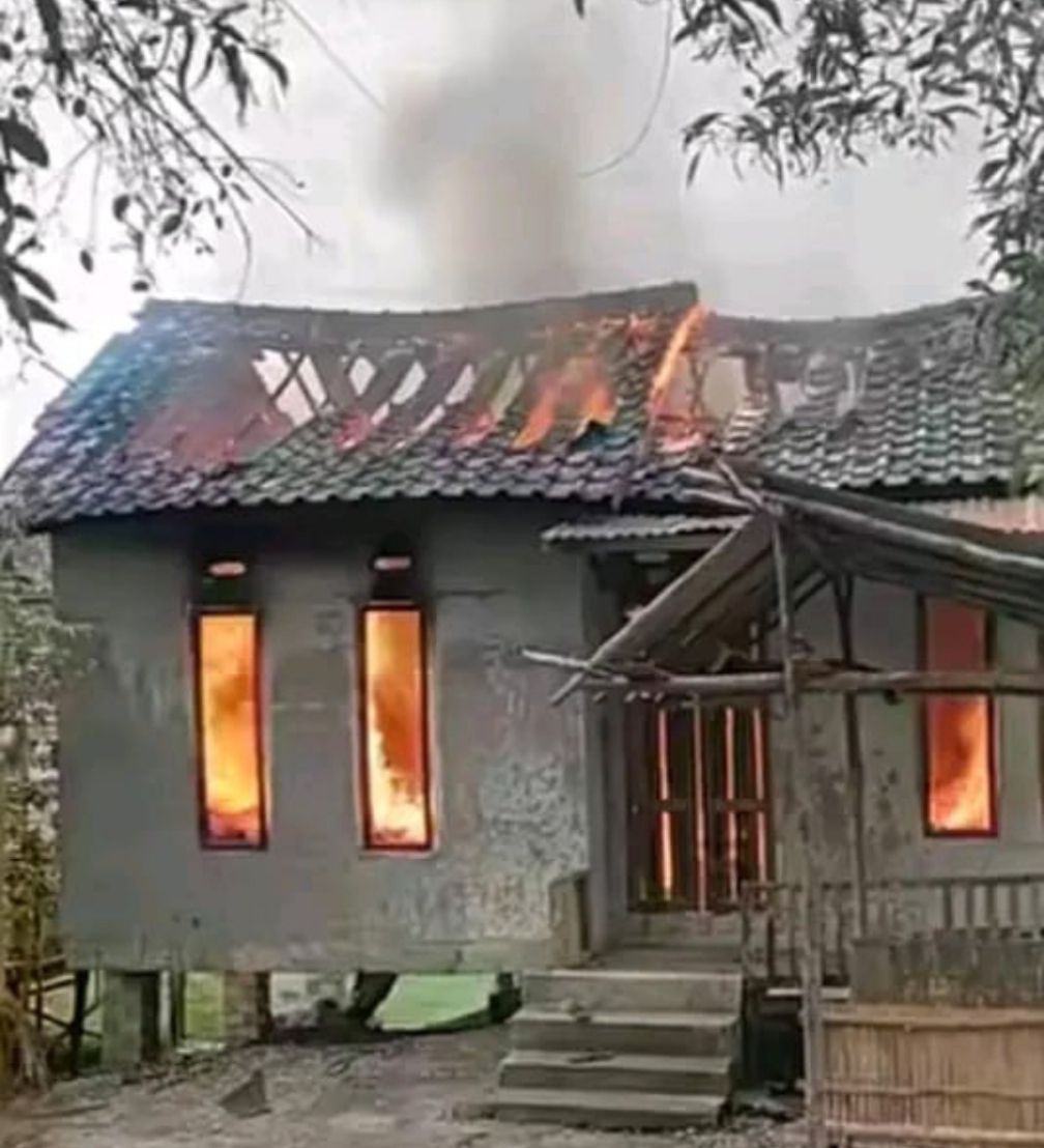 “Tambang Rambang Berduka, Warga Dusun Tiga Galang Dana untuk Korban Kebakaran”