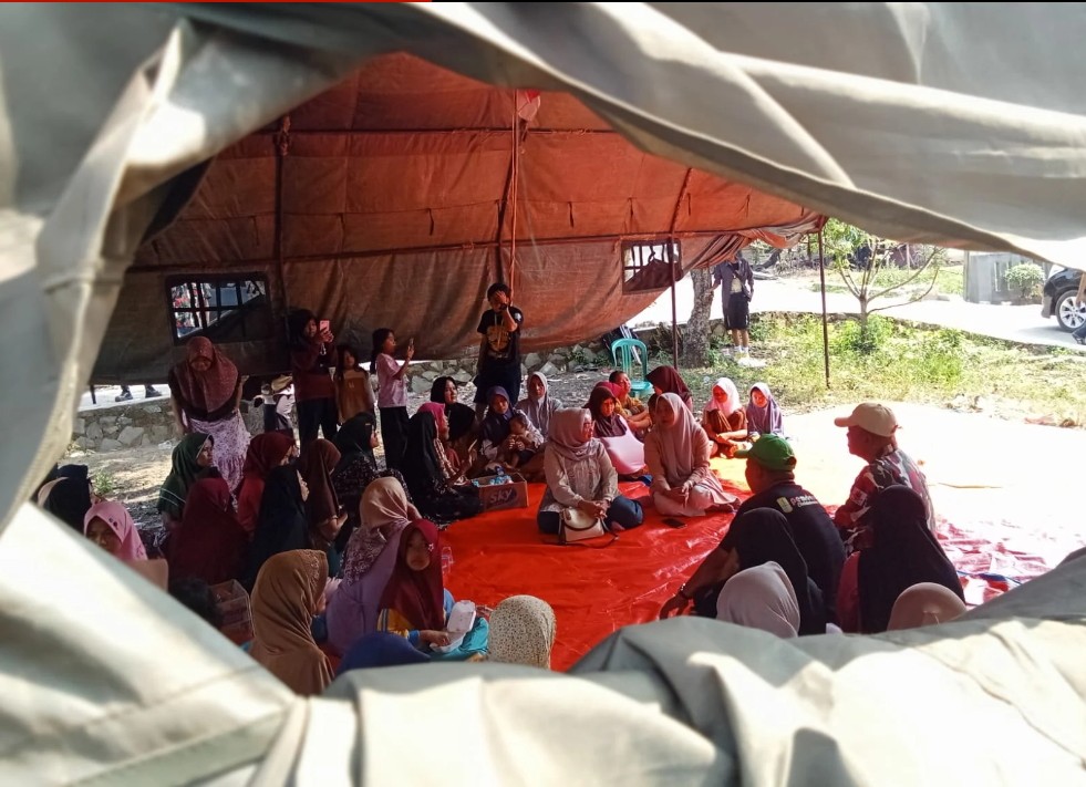 Puluhan Rumah Rusak Akibat Gempa Karawang, Hj. Sri Rahayu Salurkan Bantuan untuk Warga Terdampak