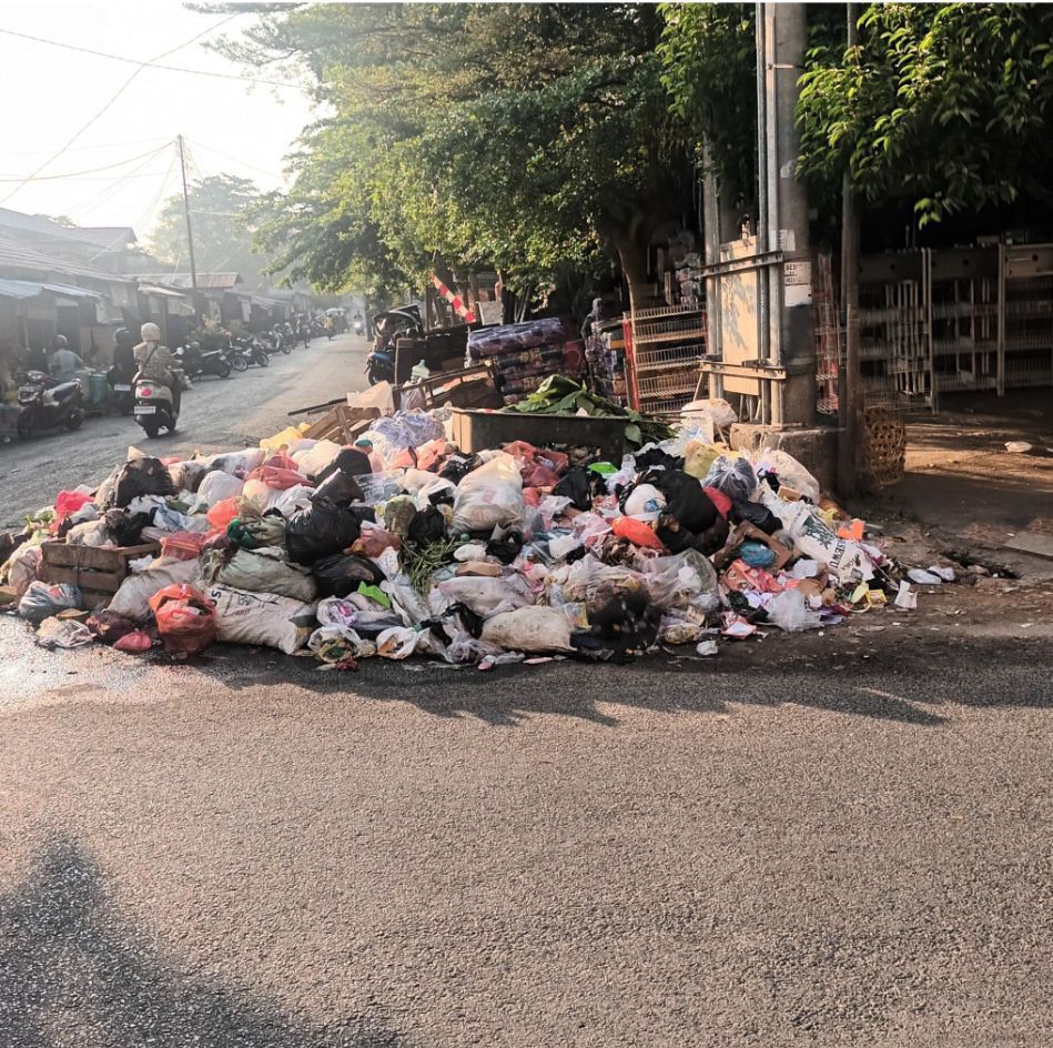Bau Sampah Menyengat Resahkan Warga di Pusat Kota Baturaja