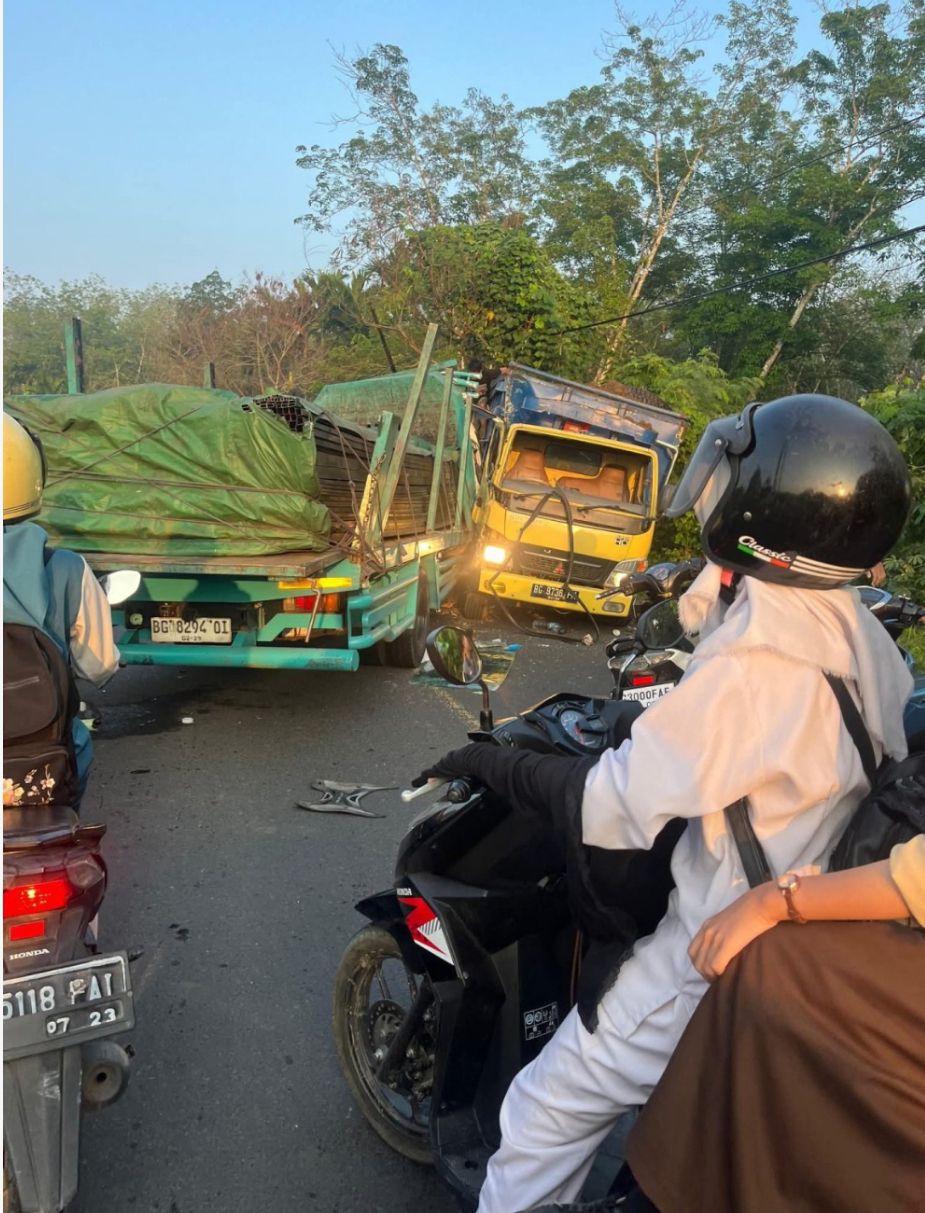 Siswi SMAN 1 OKU Meninggal Dunia Akibat Kecelakaan Dua Truk di Desa Banu Ayu