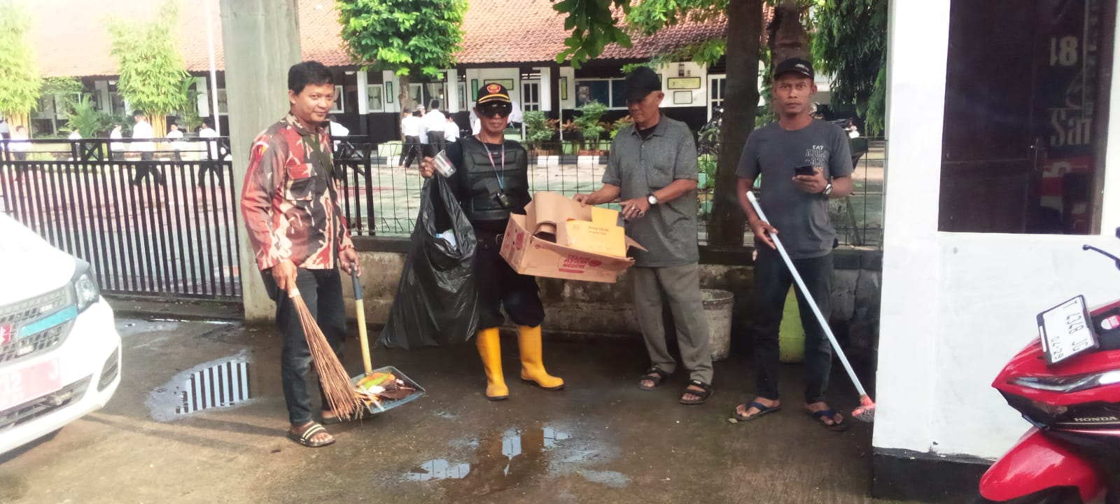 Pemdes Lebak Anyar, Kecamatan Pasawahan Kabupaten Purwakarta Adakan Giat Jum’at Bersih.