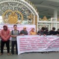 Dugaan Korupsi Smart Board dan Meubilair, Demonstran ‘Geruduk’ Kejati Sumut dan Kantor Gubernur