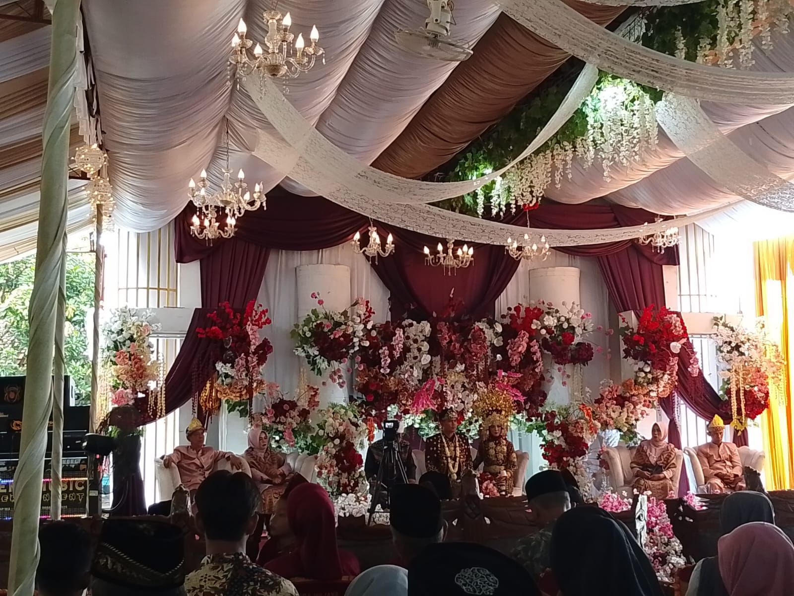 Resepsi Pernikahan Hesti Dea Ardelina dan Romansyah Berlangsung Meriah di Baturaja