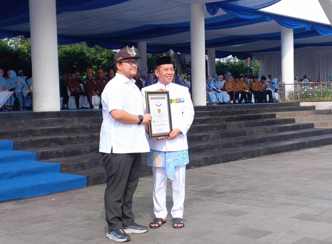 Bupati Karawang Raih Rekor MURI, Gelar Bazar UMKM Terlama 14 Hari Nonstop