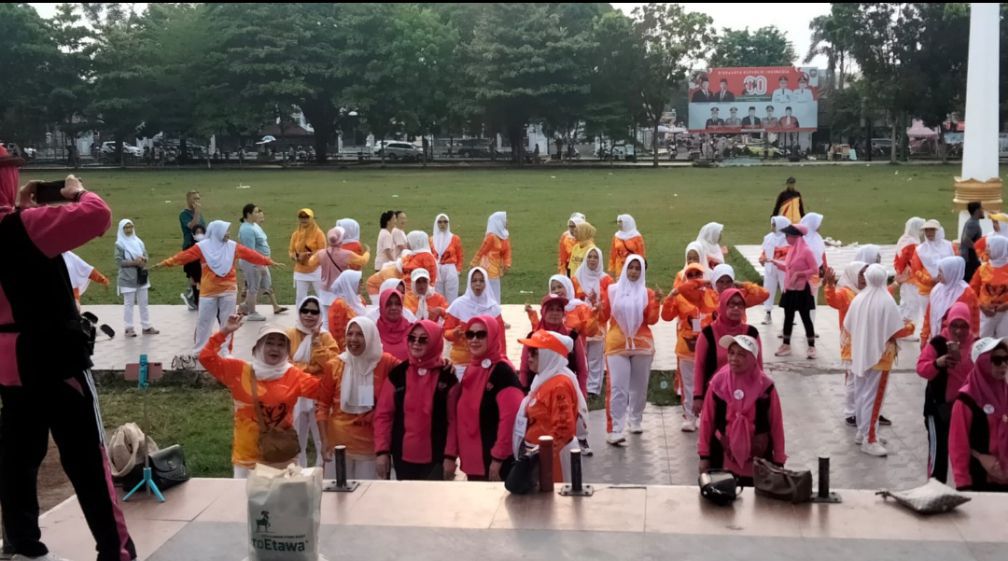 Senam Ceria OKU Meriahkan Taman Kota Baturaja, Lansia Antusias Jaga Kebugaran