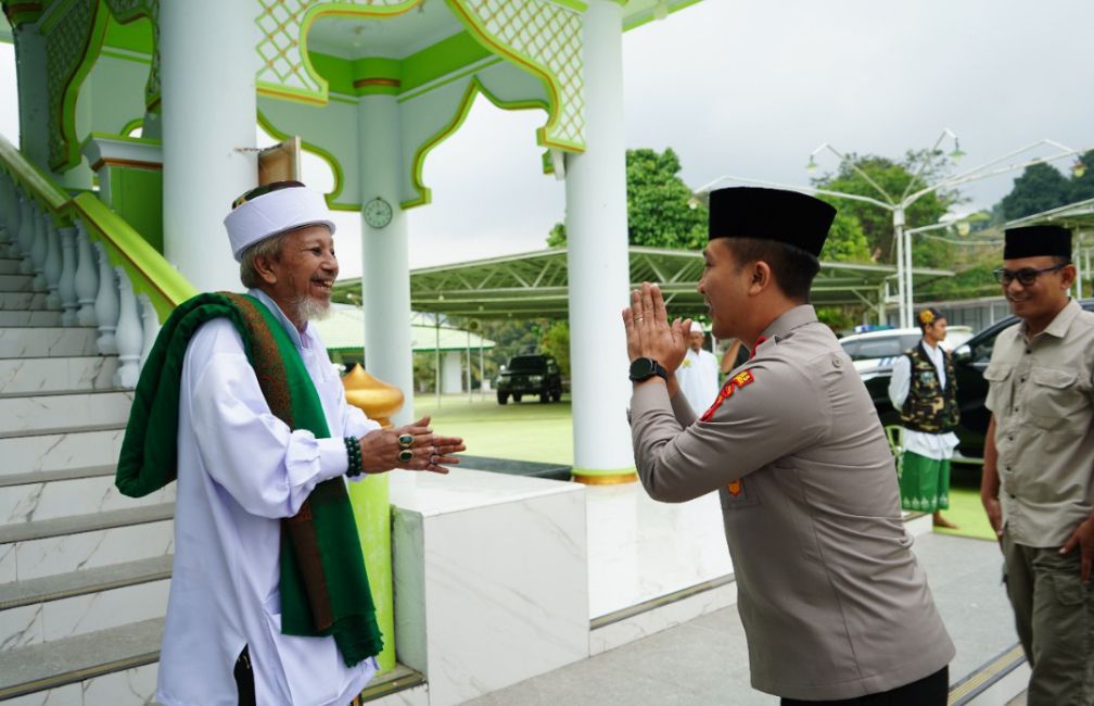 Kapolres Purwakarta Kunjungi Pondok Pesantren Majelis Dzikir Islamic Center Garokgek
