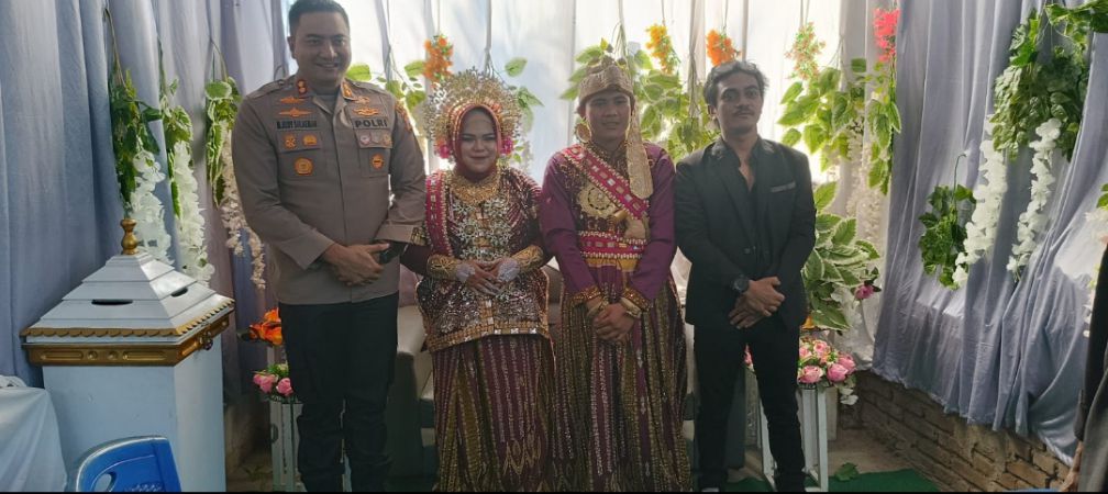 Kapolres Gowa dan Baramakassar Hadiri Pesta Perkawinan di Majannang, Masyarakat: “Dia Idolaku”