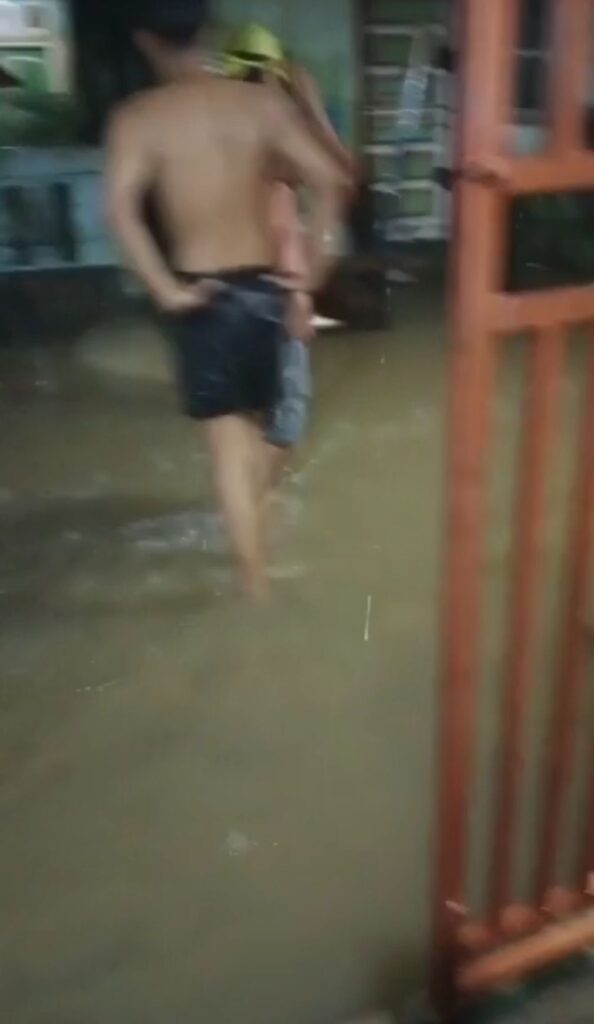 Warga Keluhkan Banjir Akibat Pembangunan Puskesmas Tanjung Agung Tanpa Siring